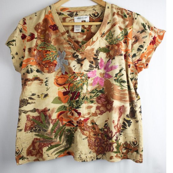 Multi Color and Embellished V-Neck Top Size M - Picture 9 of 9